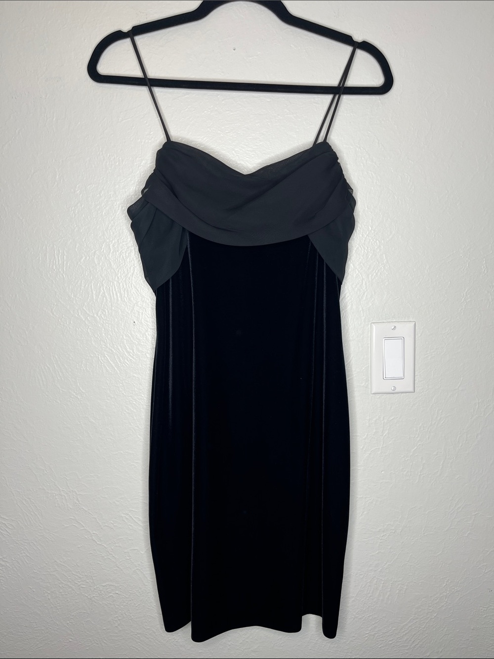 Vintage Y2K Betsy & Adam Velvet Little Black Dress Size S Cocktail Evening Date